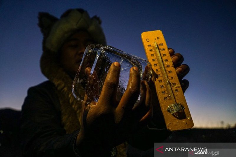 Dieng membeku, suhu minus 7 derajat. Begini penampakannya