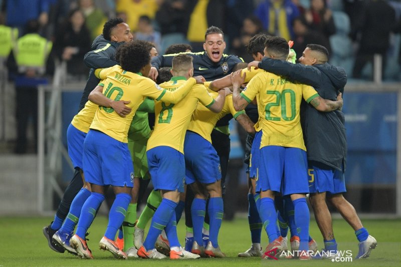 Brasil jaga ada lolos ke perempat final setelah hajar Paraguay 4-1