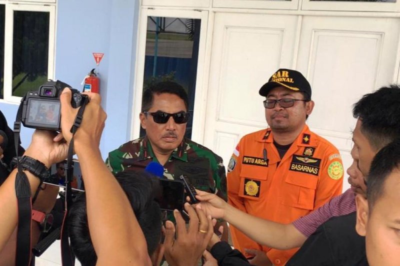 Helikopter milik PP membantu pencarian helikopter MI 17