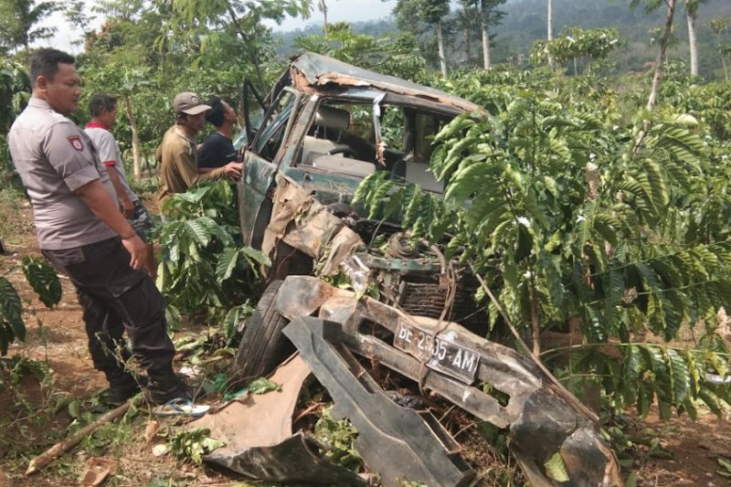 Pasutri meninggal dunia akibat kecelakaan tunggal