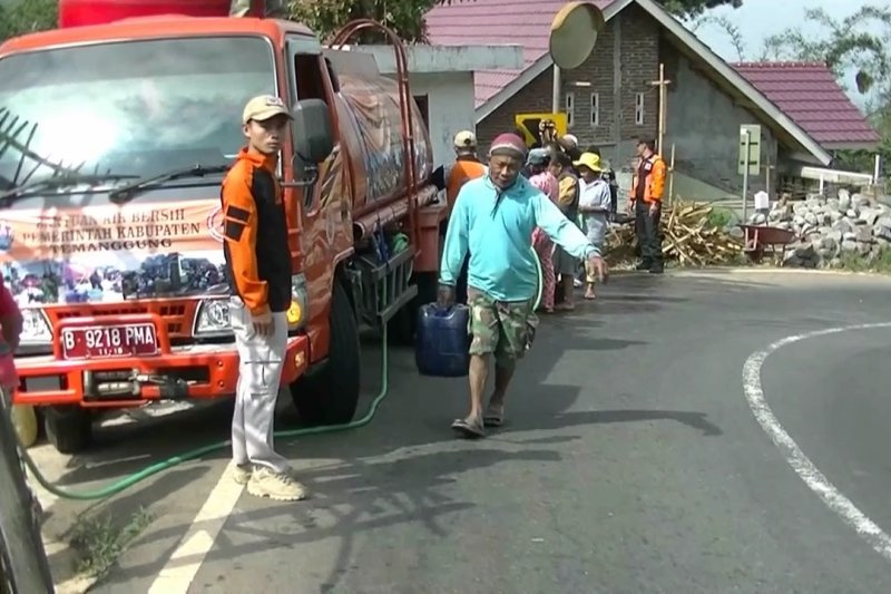 BPBD mulai salurkan bantuan air bersih