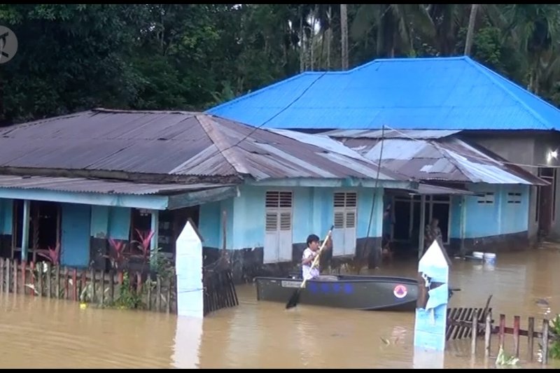 Bantu Rp 500 juta, BNPB juga distribusikan katamaran dan tenda