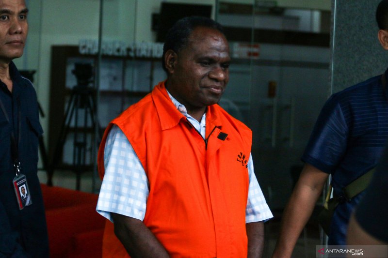 KPK tahan mantan Kadis Pekerjaan Umum dan Bina Marga Papua