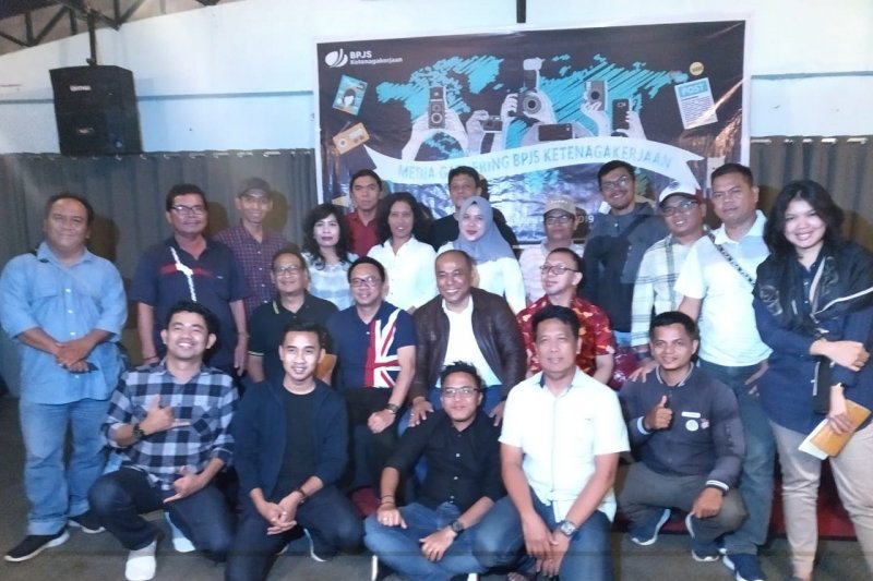 Baru 1,8 juta pekerja di Sumbar-Riau daftar BPJS Ketenagakerjaan