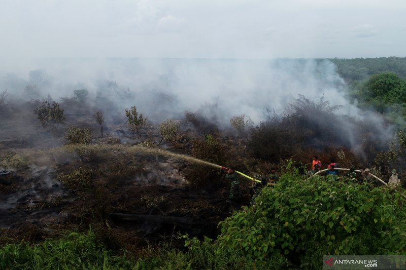 Pemadaman kebakaran lahan gambut di Nagan Raya Aceh