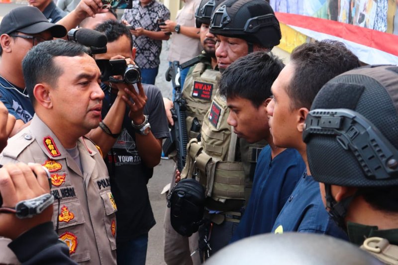 COVID-19 Task Force chief performs Eid prayers at BNPB Building
