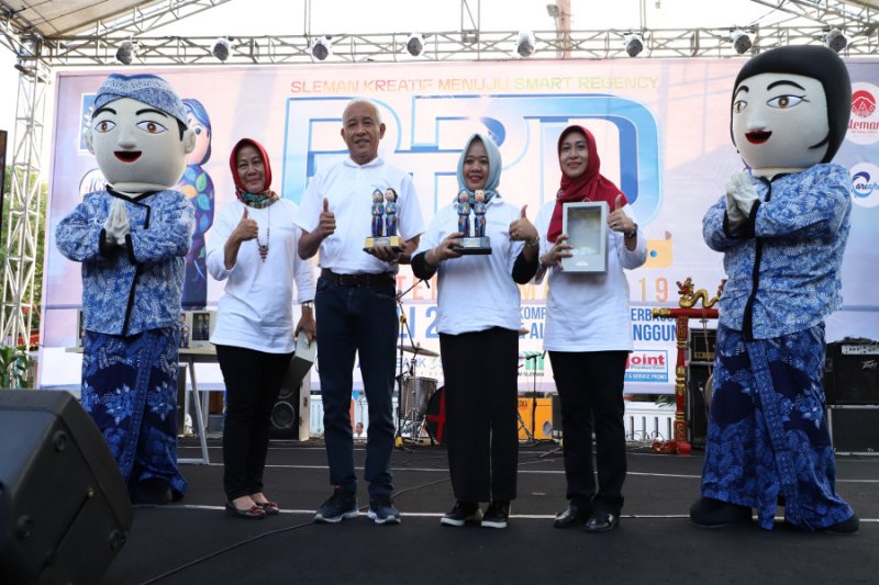 Bupati Sleman meresmikan boneka "Salman" dan aplikasi Cariaku