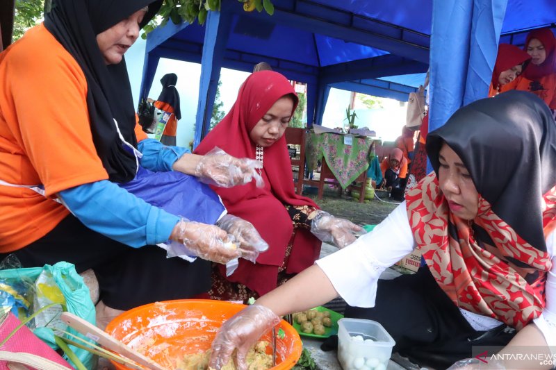 In Pariaman Expo 2019, there is a sala lauak cooking competition