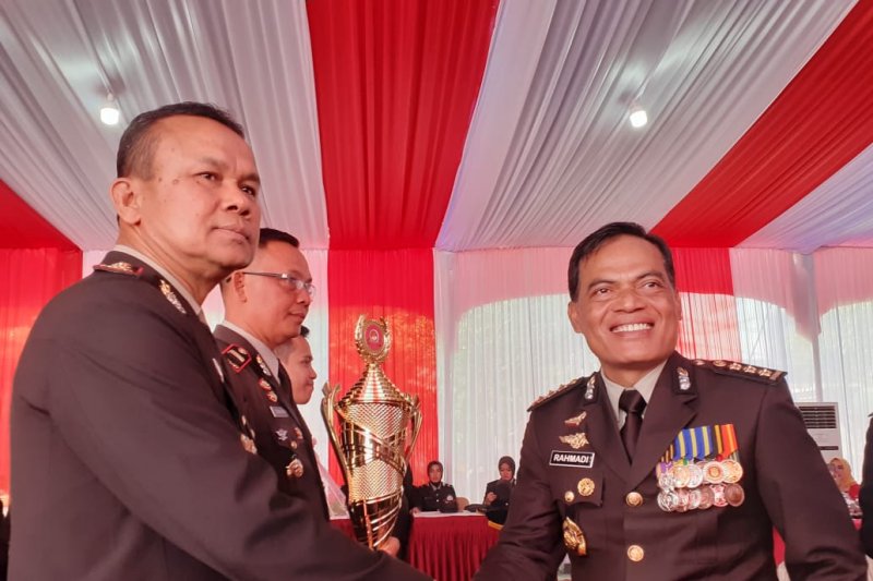 HUT Bhayangkara, Polresta Padang terima dua penghargaan