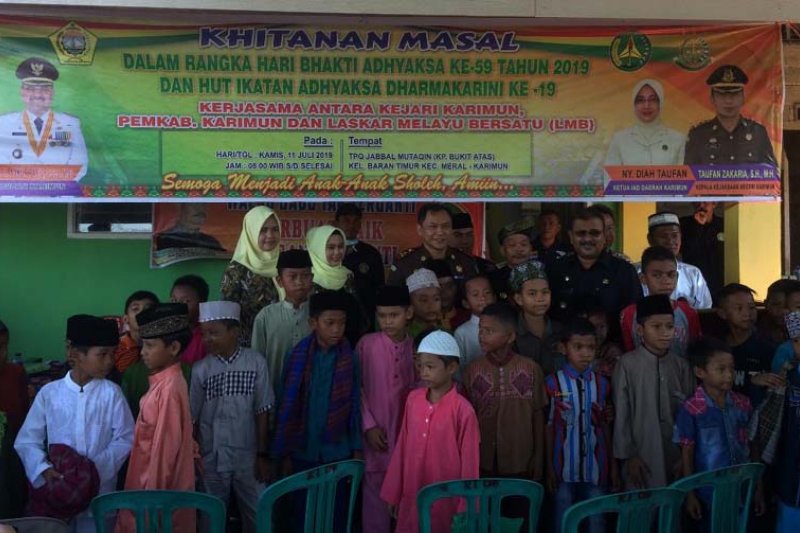Kejari Karimun gelar khitanan massal Hari Bhakti Adhyaksa