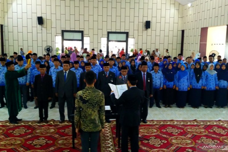 Bupati Solok Selatan mutasi dan kukuhkan 179 pejabat