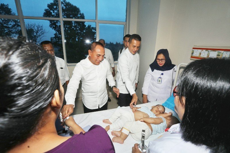 Gubernur berharap operasi bayi kembar siam Taput berhasil