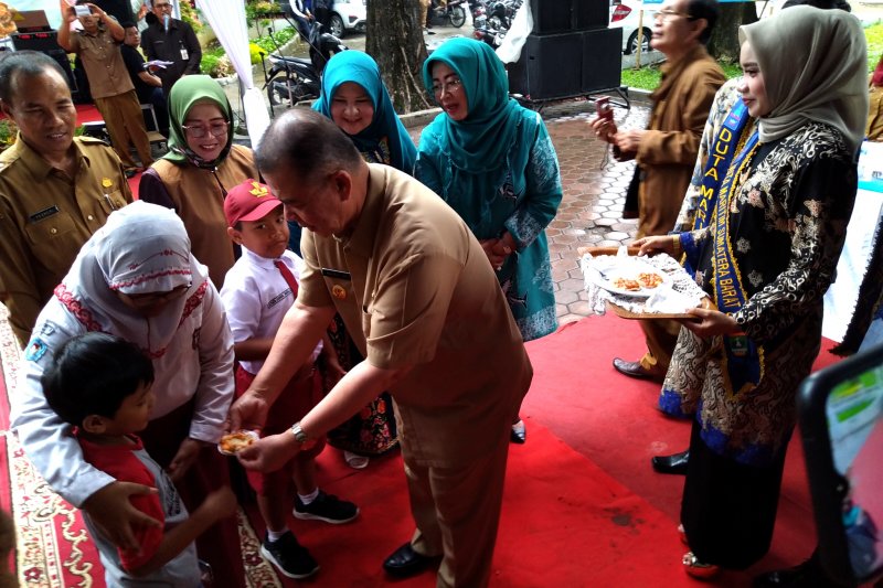 121 jenis olahan berbasis ikan diunggulkan tingkatkan konsumsi ikan di Sumbar