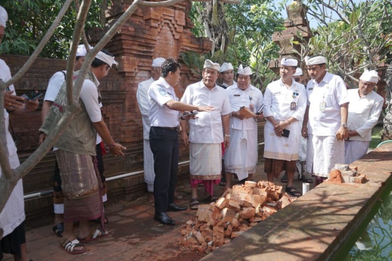 Pura Agung Lokanatha Denpasar rusak akibat gempa bumi