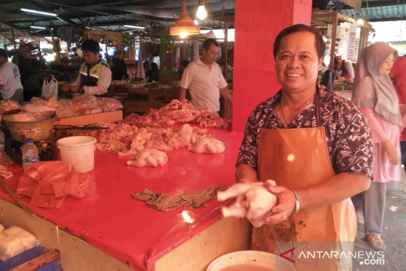 Harga daging ayam naik jadi Rp36.000 per kg