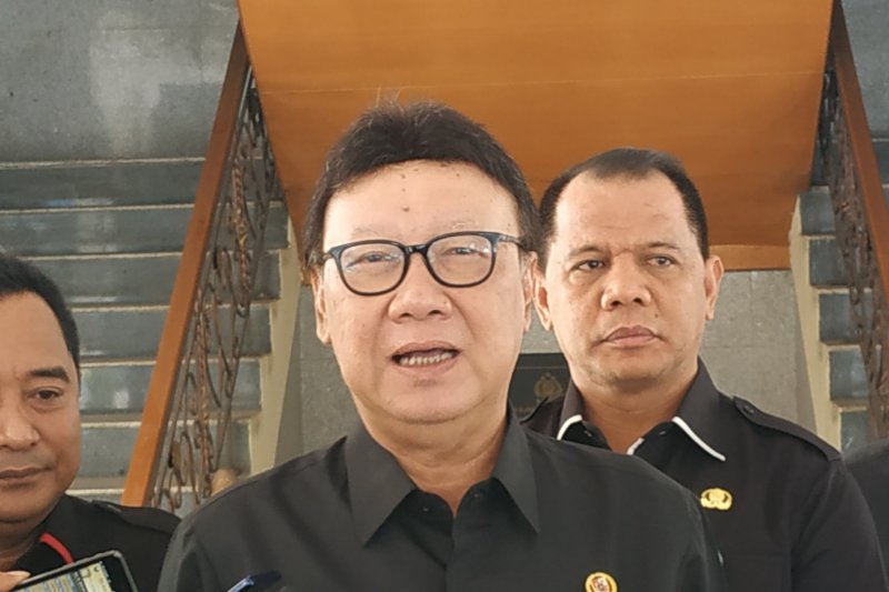 Mendagri minta Wali Kota Tangerang aktifkan kembali layanan publik