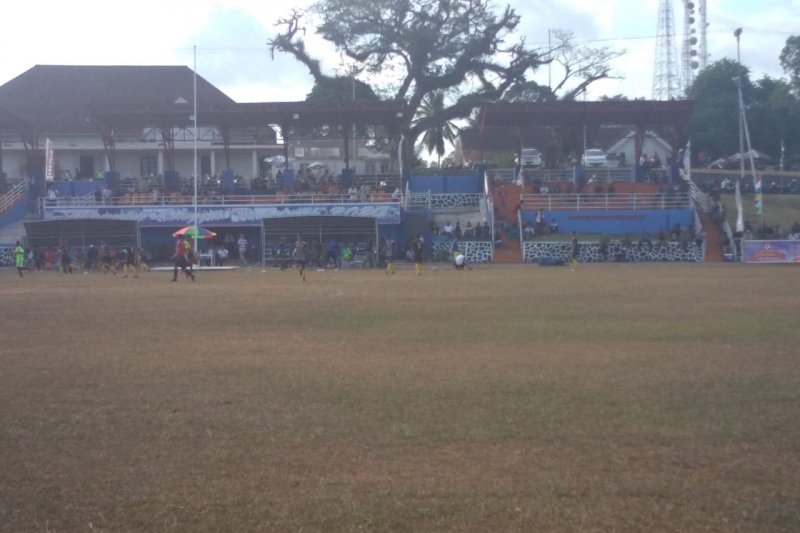 Kejurda Sepakbola U-15 di Lingga sepi penonton