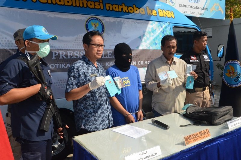 Warga Jakarta tertangkap tangan bawa narkoba di Cilacap