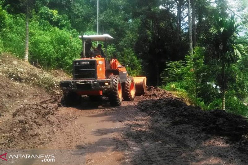 Jalan penghubung Tanjung Sani dan Sungai Batang sudah bisa dilewati