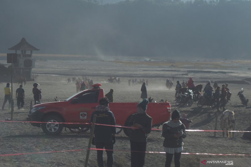 Bromo erupsi