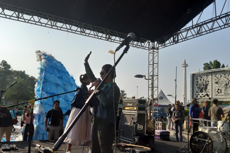 Menteri Susi ancam "tenggelamkan" pembuang sampah plastik ke laut