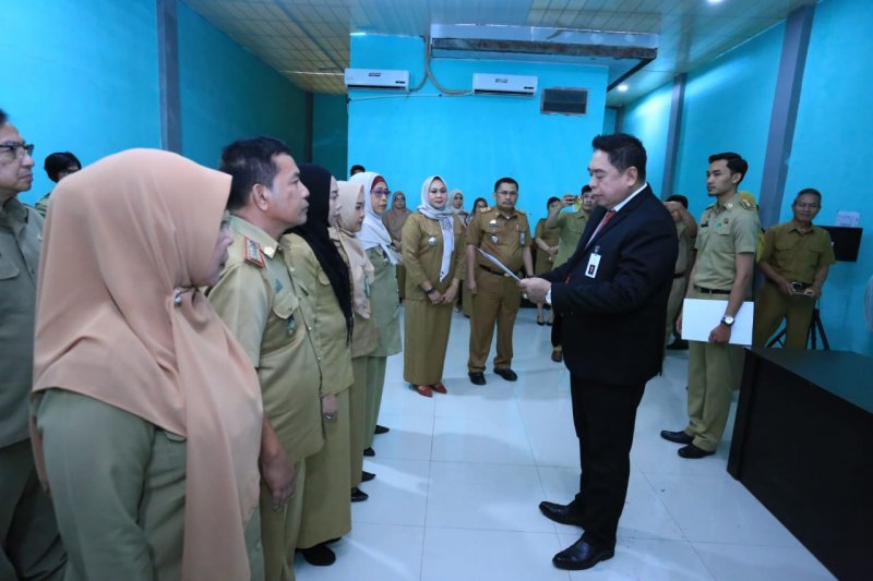 Sekda Sulsel lantik Dokter Kusrini Pasinringi sebagai Dirut RSIA Fatimah