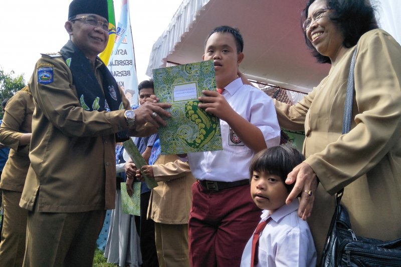 Pemerintah Mataram menggandeng pondok pesantren dalam penerbitan KIA