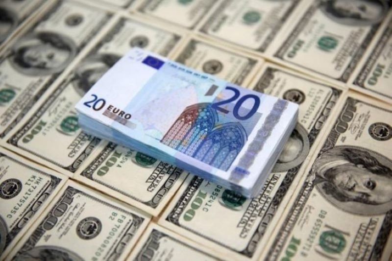 Kurs Euro jatuh di bawah 1,10 dolar AS pada akhir perdagangan Jumat