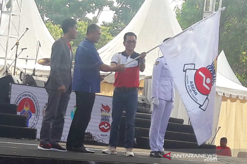 Ganjar Pranowo closes ASEAN School Games 2019, Indonesia champion