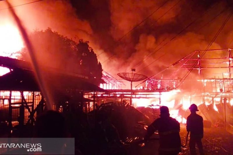 12 rumah di Pasar Hongkong habis terbakar