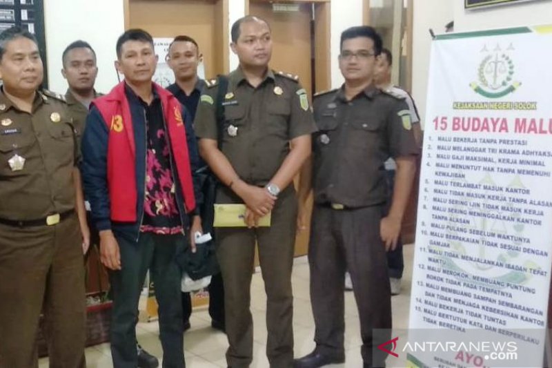 Usai diperiksa, Wali Nagari Talang Babungo langsung ditahan
