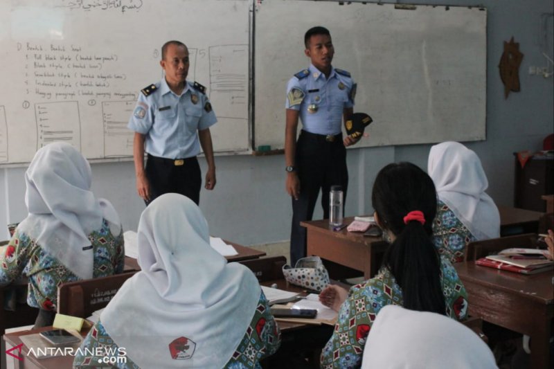 Imigrasi Palembang sosialisasikan sekolah kedinasan kepada pelajar SMA