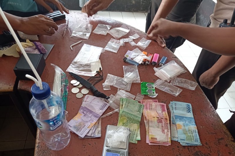 Polisi tangkap oknum diduga pengedar sabu di Kayumalue