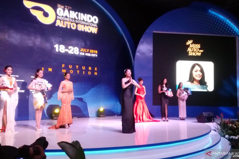 Usher Lexus sabet gelar Miss Auto Show GIIAS 2019