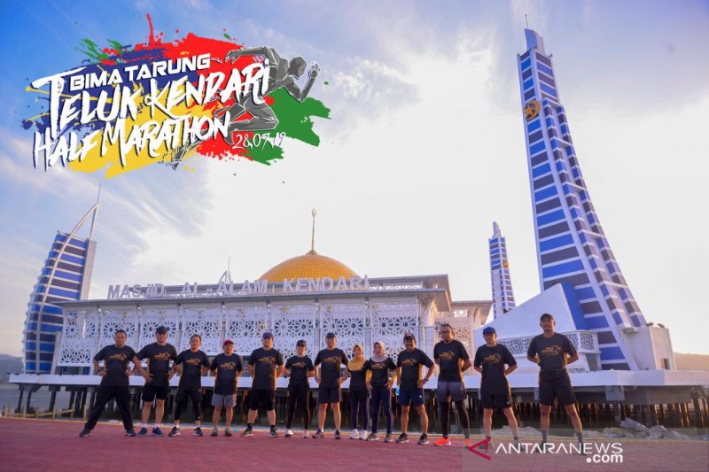 Klub Lari Bimatarung Runners Palu menjajal Teluk Kendari