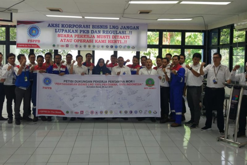 Pekerja Pertamina tuntut pengelolaan LNG tidak diserahkan kepada asing