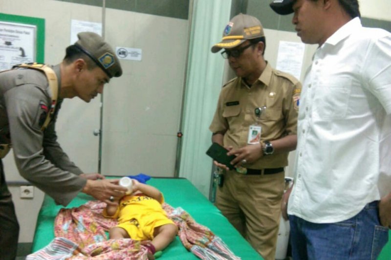 Warga Teluk Gong dikejutkan penemuan bayi yang diduga dibuang ibunya