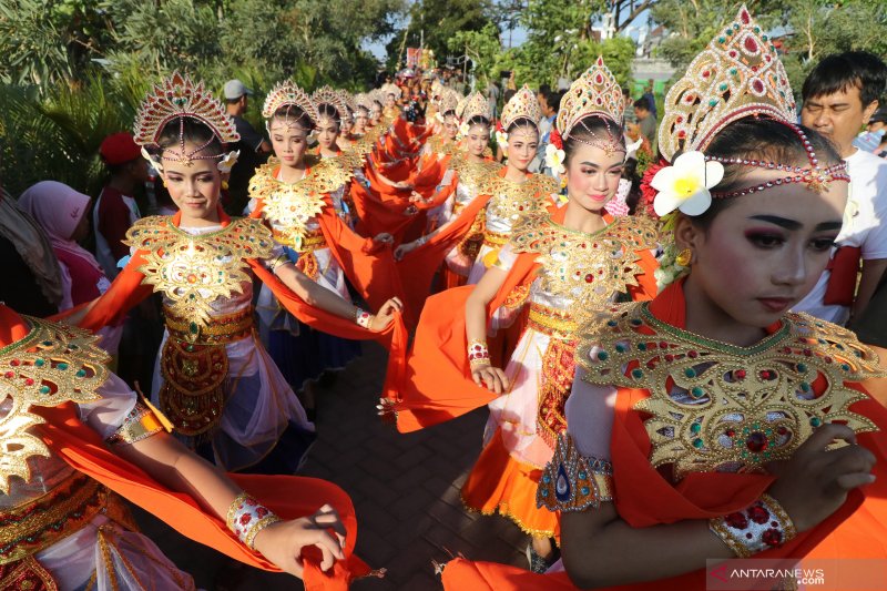 Kirab Larung Sesaji Dan Labuh Bumi Antara News Kalimantan