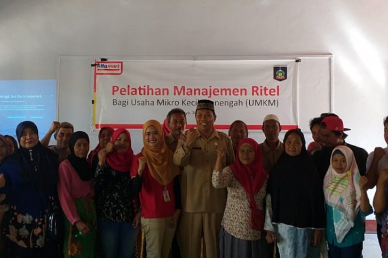 Warung Kecil di Praya diajak melek teknologi dan dibantu permodalan