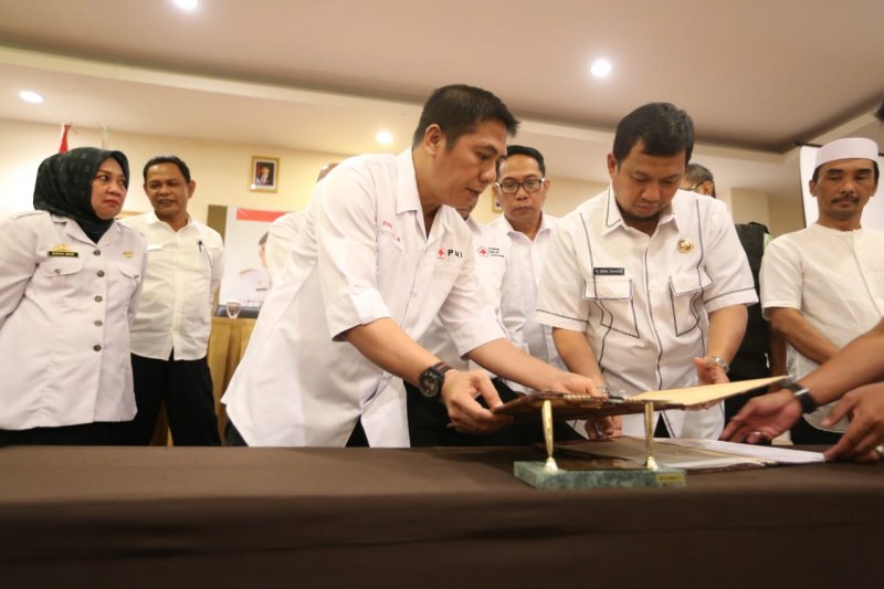 Pemkot Makassar mewajibkan ASN donor darah