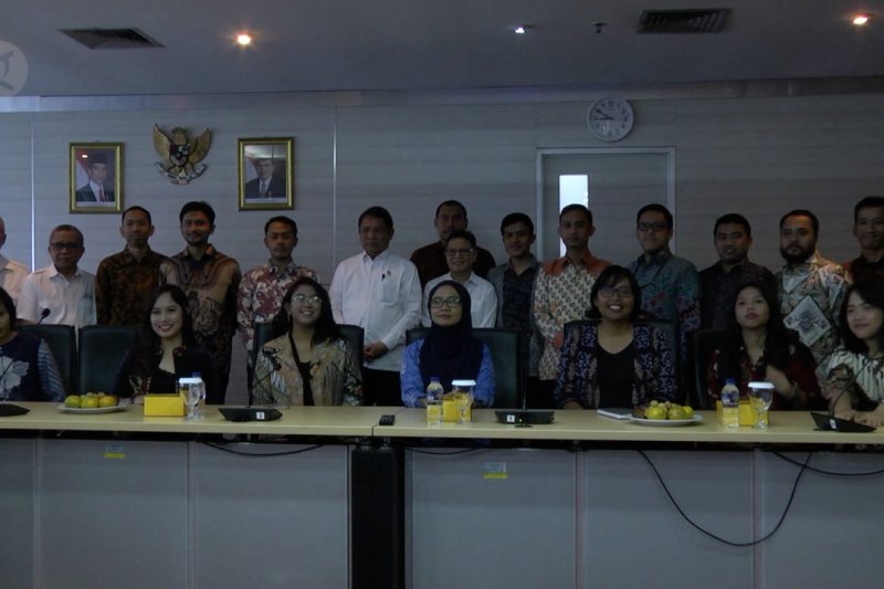 Kemenkominfo lepas 18 penerima beasiswa S2 ke China dan India