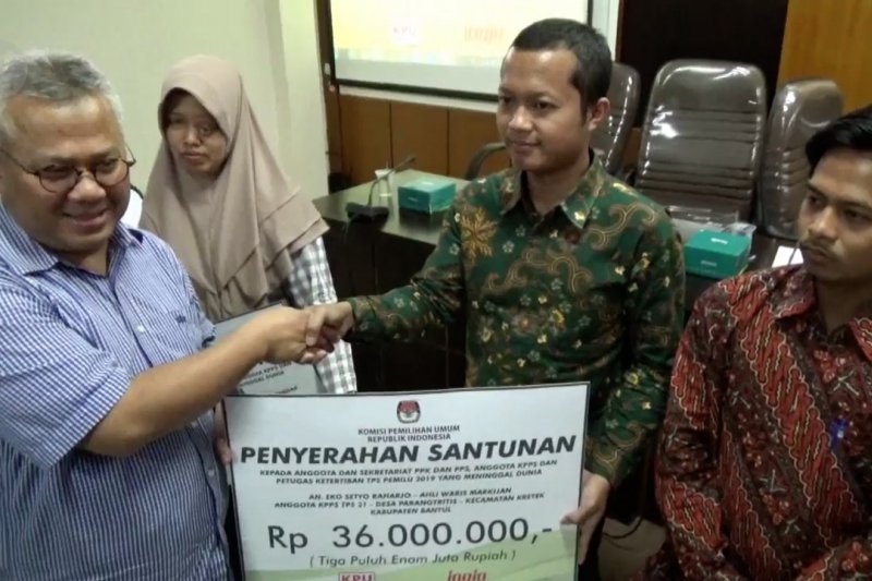 KPU serahkan santunan ahli waris KPPS DIY