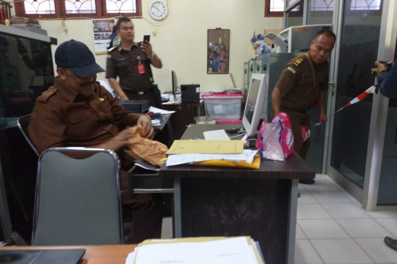 Korupsi proyek lampu jalan, kantor ESDM di geledah Kejati Babel