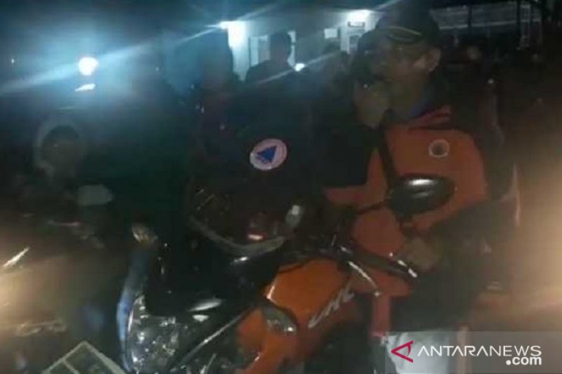 Sebagian warga 2 desa sekitar Pantai Ujunggenteng pilih mengungsi