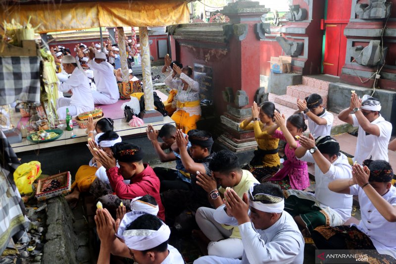 Hari Raya Kuningan di Ambon