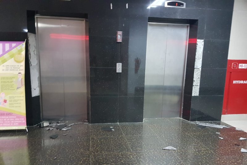 Dinding gedung di Fakultas Adab UIN Jakarta runtuh akibat gempa