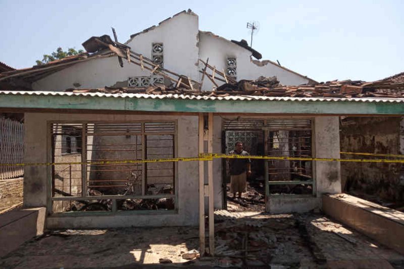 Tiga rumah di Indramayu terbakar saat listrik padam