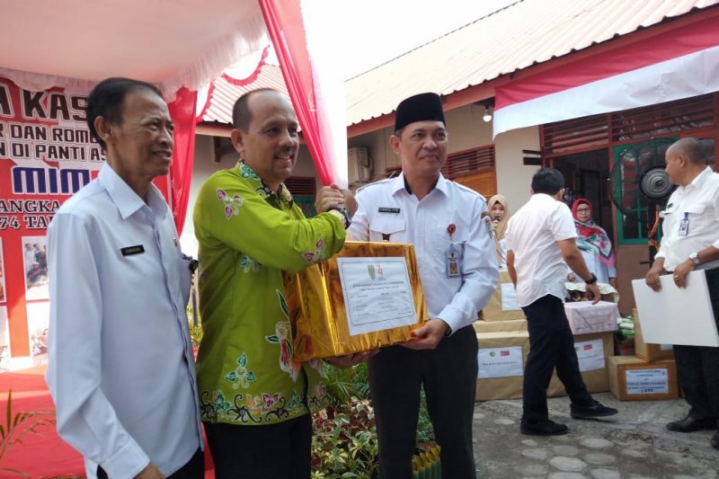 Peringati HUT Kemerdekaan RI ke-74, pemprov anjangsana ke panti asuhan