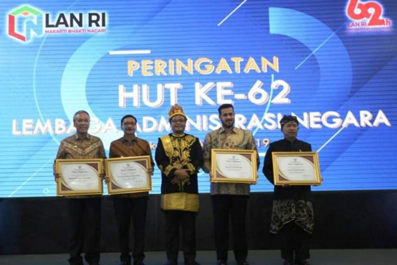 Bupati Tanah Datar raih penghargaan dari LAN
