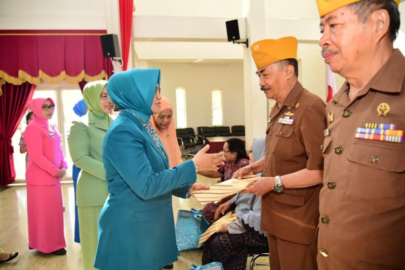 PKK Sulsel berikan piagam penghargaan kepada para Pahlawan